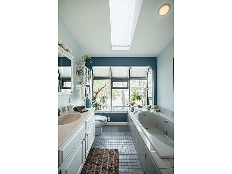 [CREDIT: Statewide MLS] The master bath at  40 Oak Grove St.