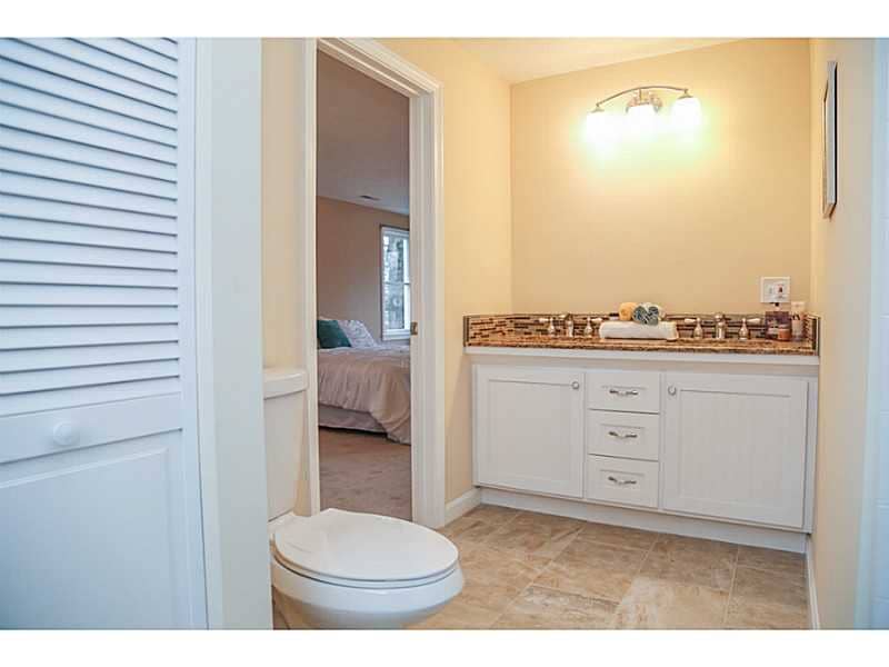 [CREDIT: Statewide MLS] 105 Stillwater Drive, bathroom.